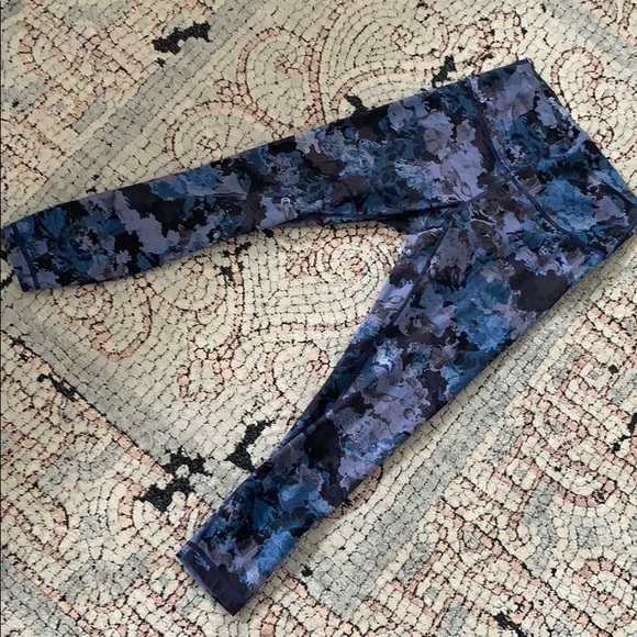 Lululemon leggings Size 8 - Picture 3 of 5